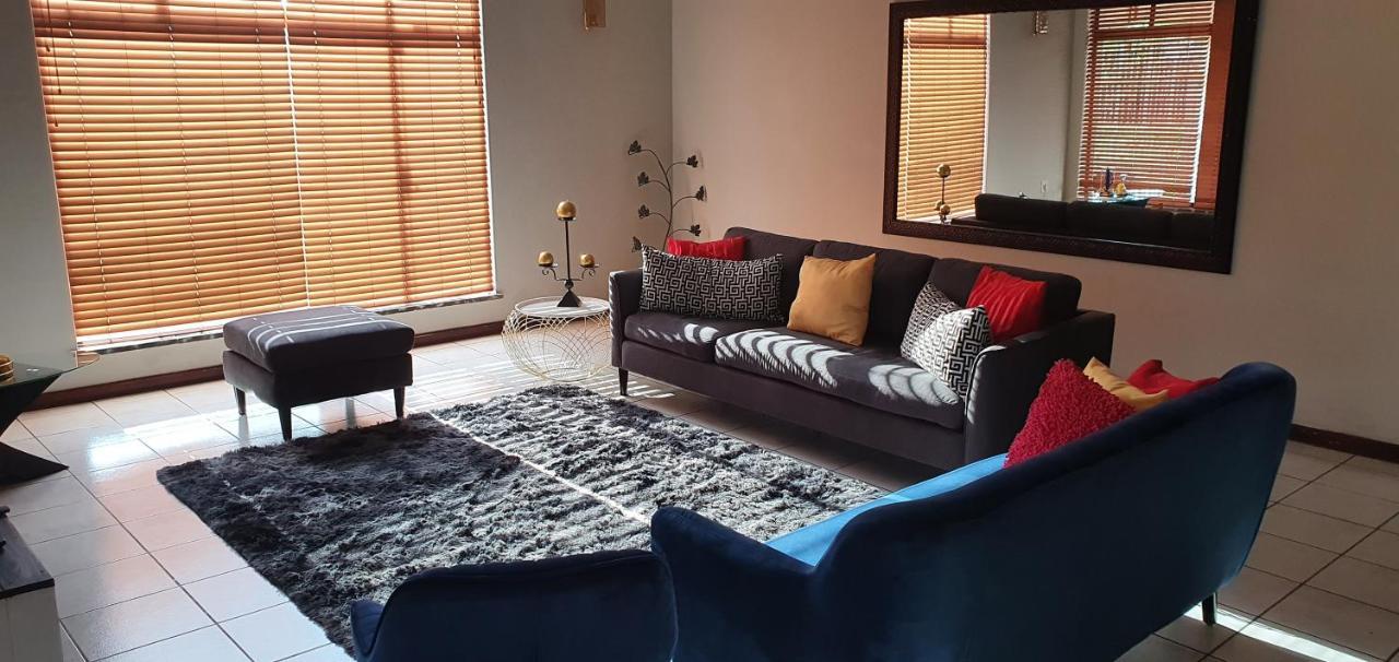 Life Tours & Accommodation Boksburg Luaran gambar