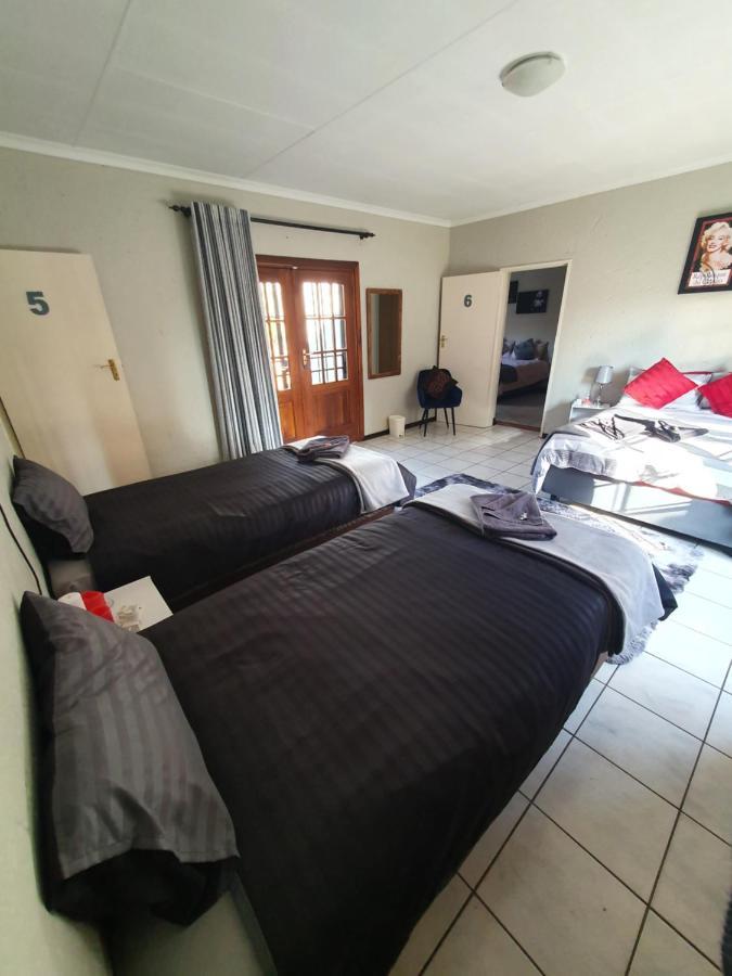 Life Tours & Accommodation Boksburg Luaran gambar