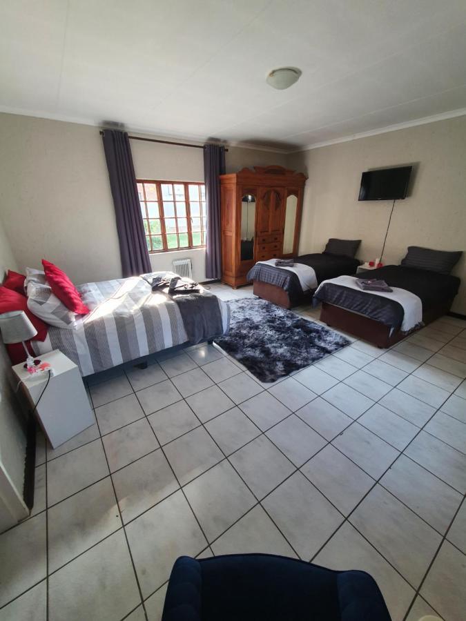 Life Tours & Accommodation Boksburg Luaran gambar