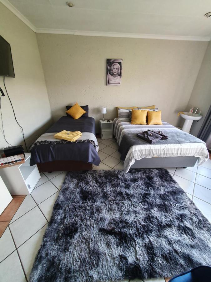 Life Tours & Accommodation Boksburg Luaran gambar