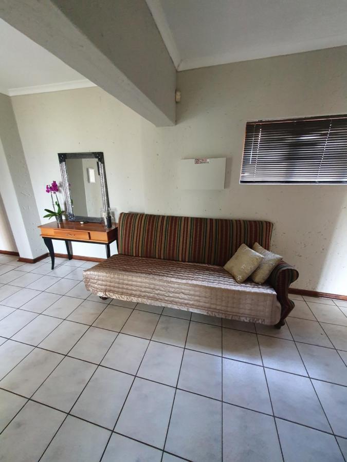Life Tours & Accommodation Boksburg Luaran gambar