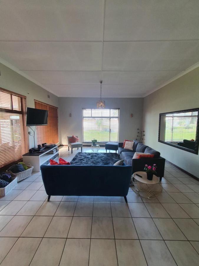 Life Tours & Accommodation Boksburg Luaran gambar